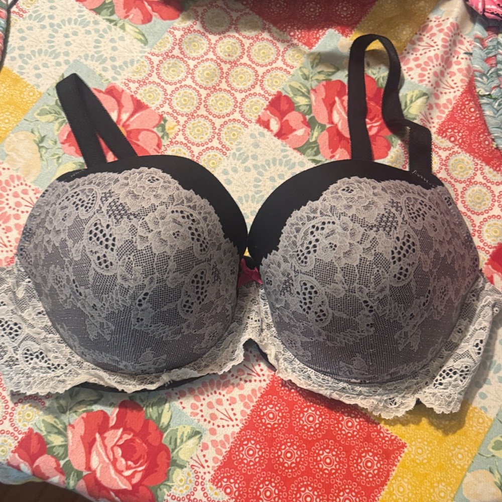 Victoria's Secret Black and Gray Lace Bra
